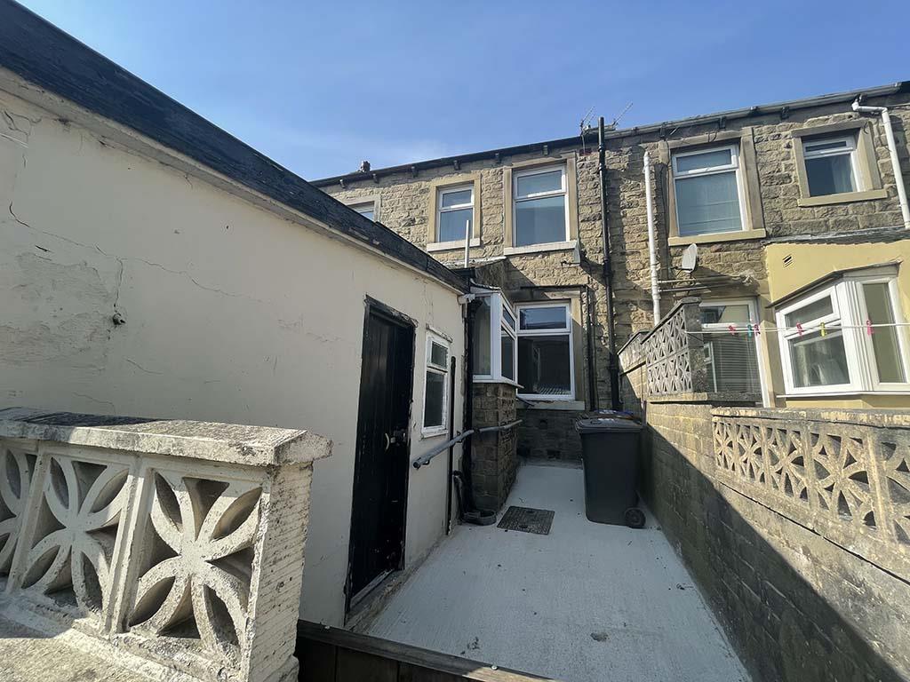 2 bedroom terraced house Let Agreed in Barnoldswick - Externally